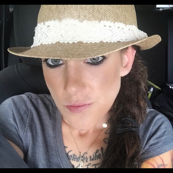 Meet your Posher, Sarah - Picture 3 of 8